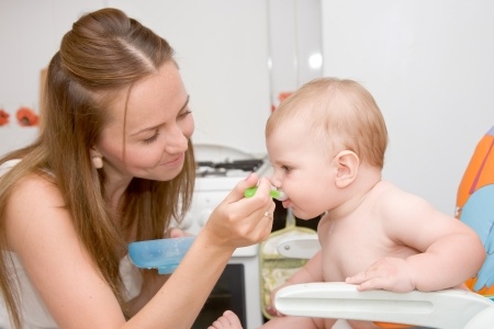 children try food for the first time