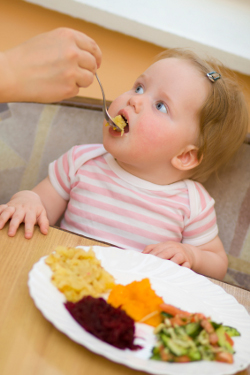 baby starting with weaning