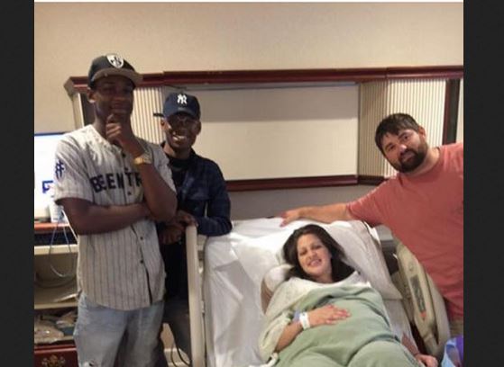 stranger who came to hospital to meet baby after receiving a baby announcement message