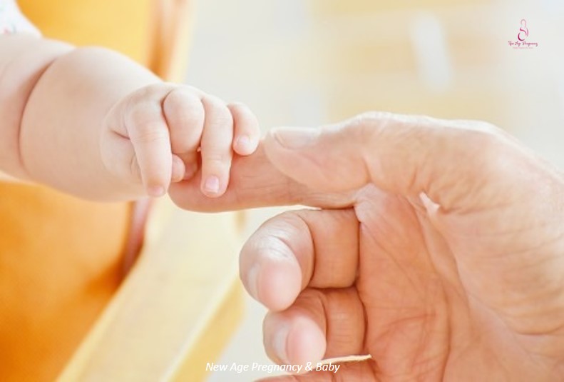 Baby Left-Handed: When to Tell and What's the Benefit